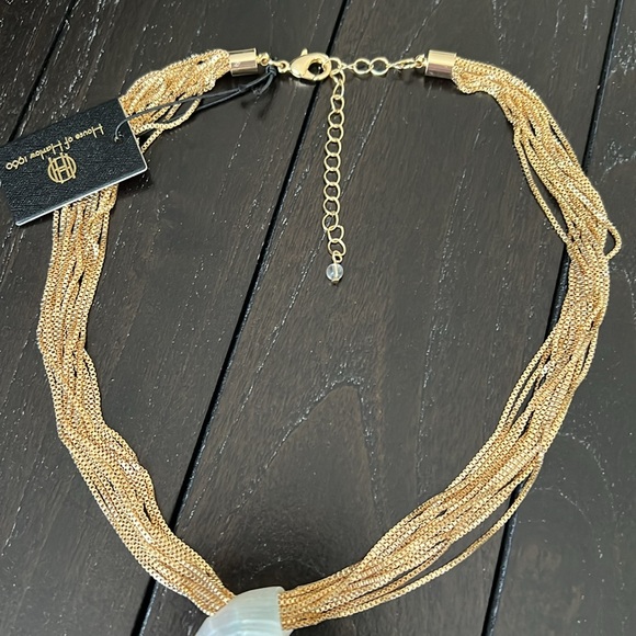 House of Harlow 1960 Elegant Gold Necklace with Conch Shell Pendant - Picture 6 of 8